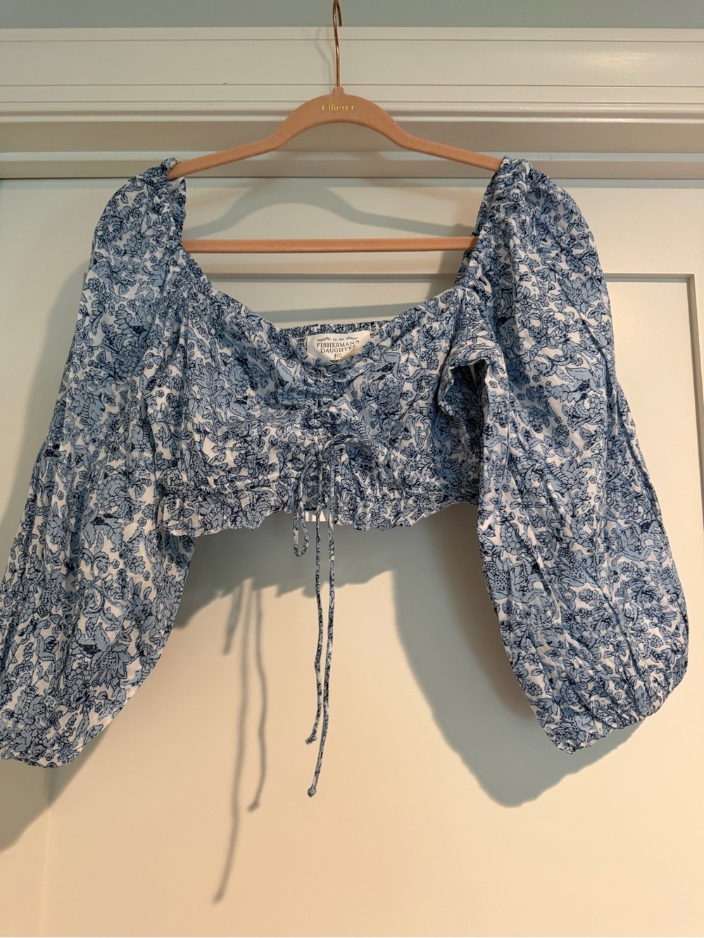 NWT Fisherman’s Daughter Blue Floral Puff-Sleeve Crop Top